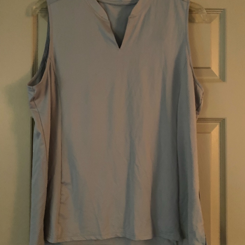 Chic V-Neck Sleeveless workout top - Gray